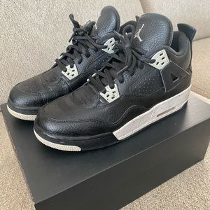 Air Jordan Retro 4 Oreo sneakers